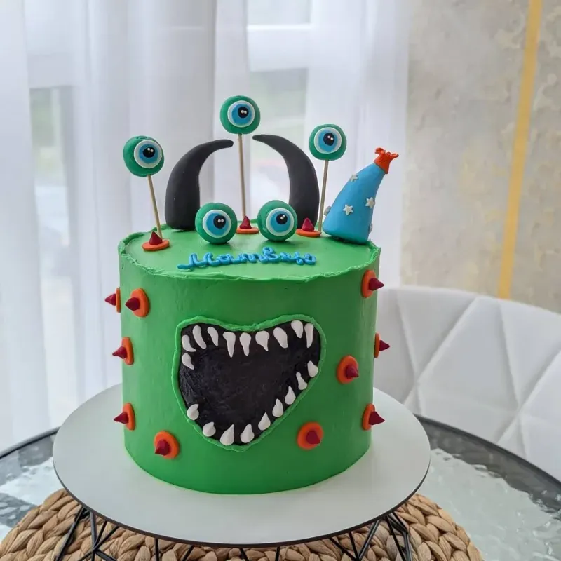 Торт «Молочная девочка» с клубникой — торты на заказ, Elpis Sweets Могилёв